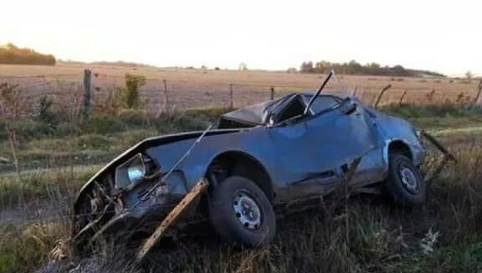Un vecino de Salto volcó con su vehículo en un camino rural