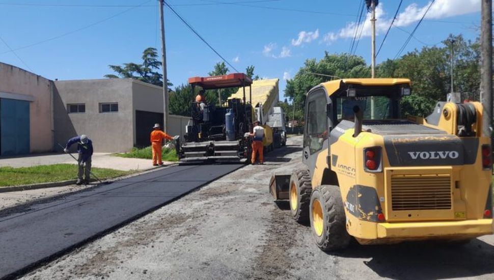 Tareas de pavimentación en los Barrios Kennedy, 9 de Julio y 27 de Noviembre