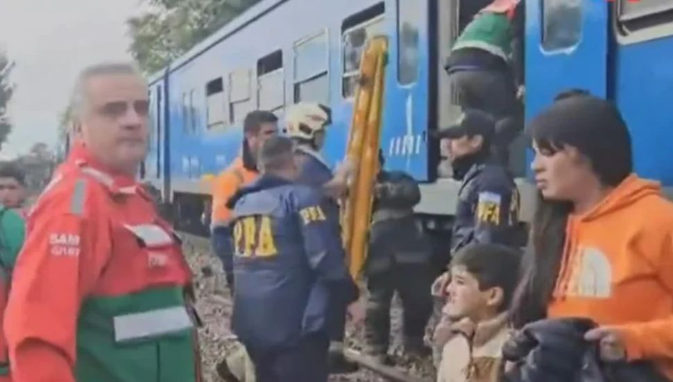 Descarriló un tren de la línea San Martín y chocó con otra formación vacía