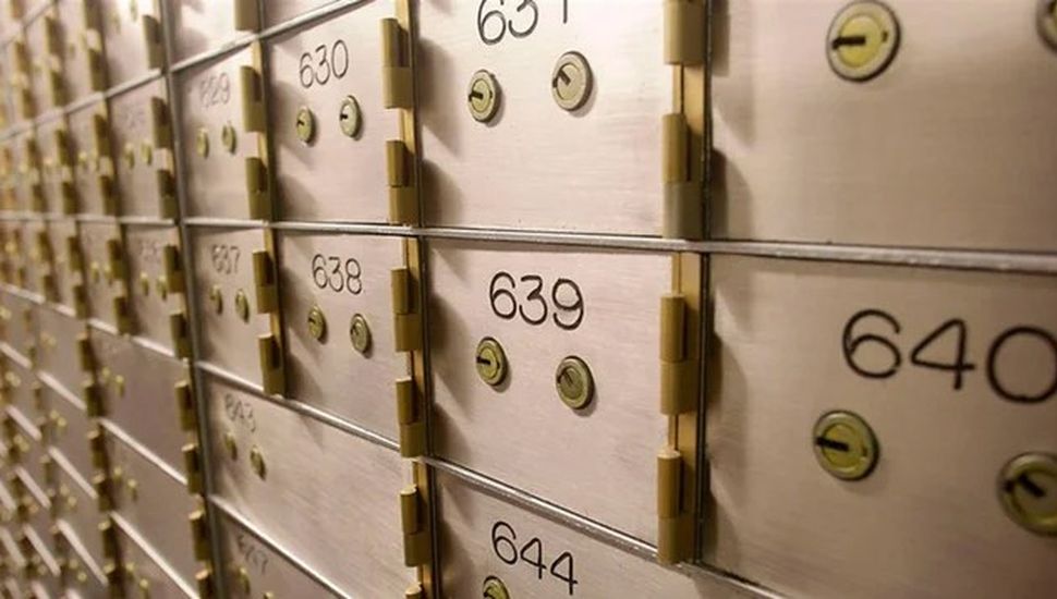 Luis Caputo aclaró que los montos habilitados para usar sin controles son por mes y por persona