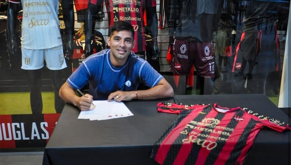 Douglas aseguró a Brian Meza para la temporada 2026