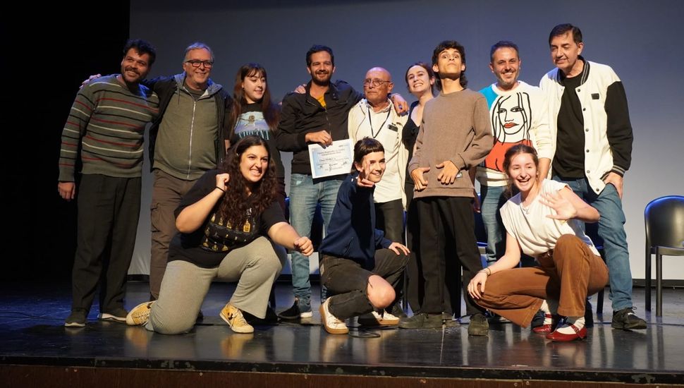"Chau Misterix" representará a Salto en la Fiesta Provincial del Teatro Independiente