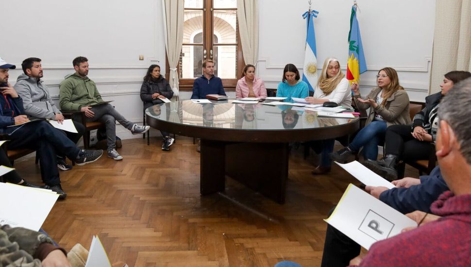 Reunión entre la Municipalidad y las firmas que elaboran y comercializan agua de mesa