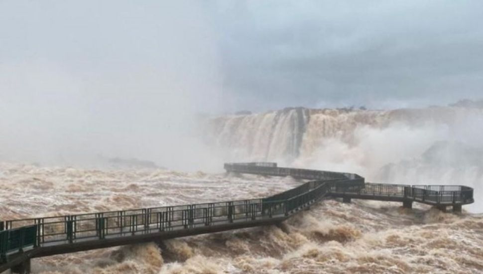 Cerraron la Garganta del Diablo por el enorme caudal de agua en las Cataratas del Iguazú