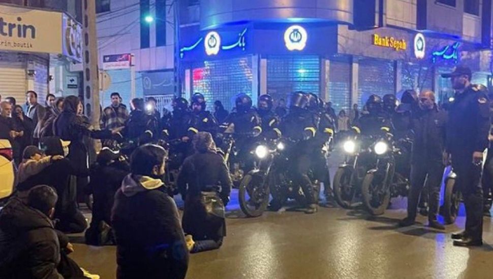 Más represión y bloqueo de Internet en Irán