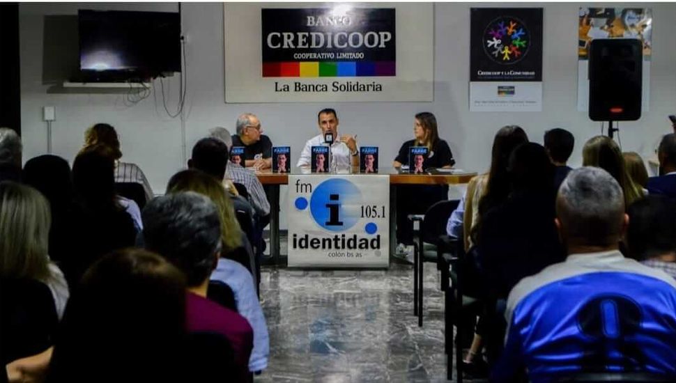 En Colón, su ciudad natal, Guillermo Farré presentó su libro ´Mi Propio Camino´