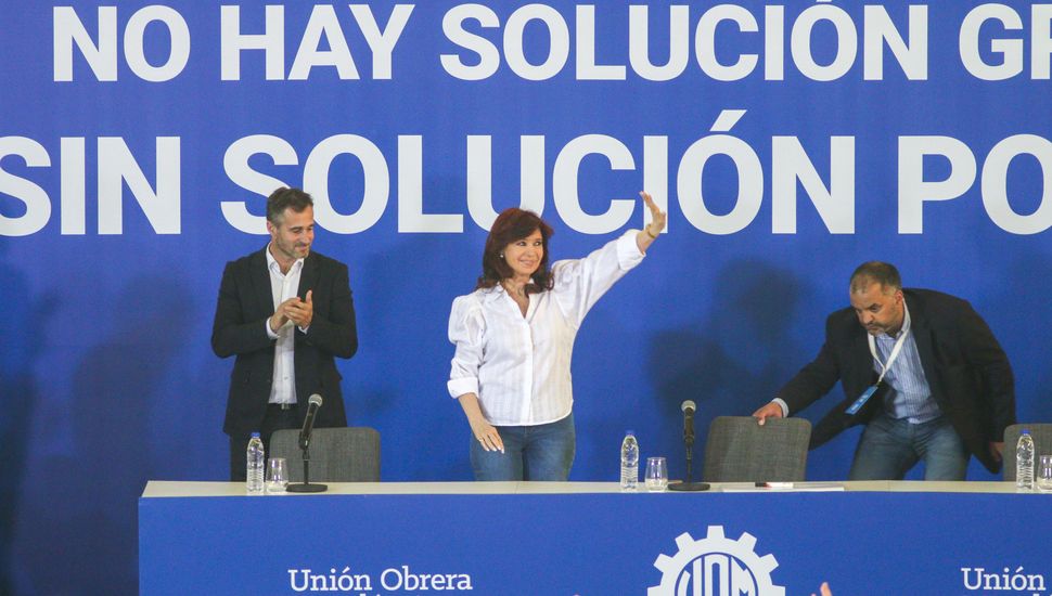 Cristina Kirchner da impulso a una nueva candidatura