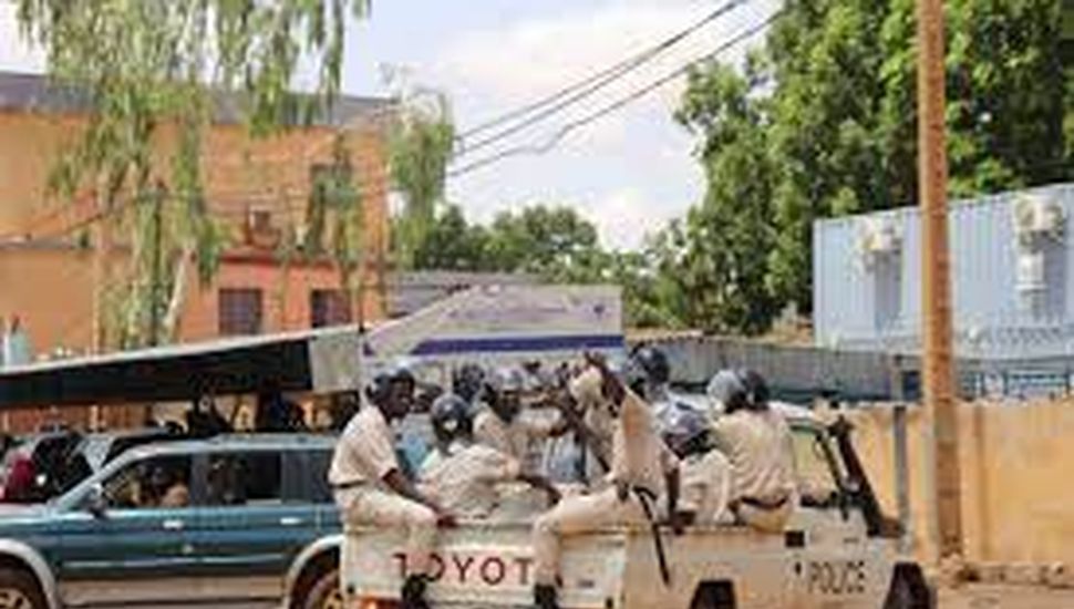 Francia empezó a evacuar a ciudadanos europeos de Níger