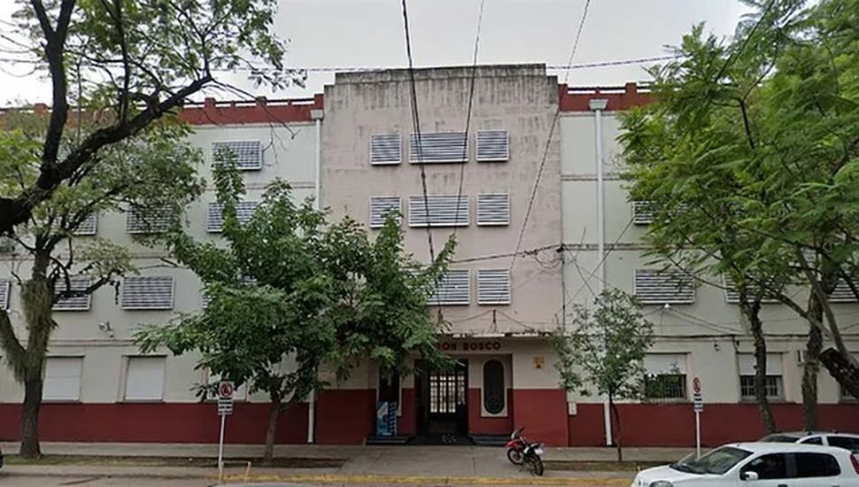 Denuncian a alumnos de un colegio de Chaco por la venta de fotos de compañeras desnudas creadas con IA