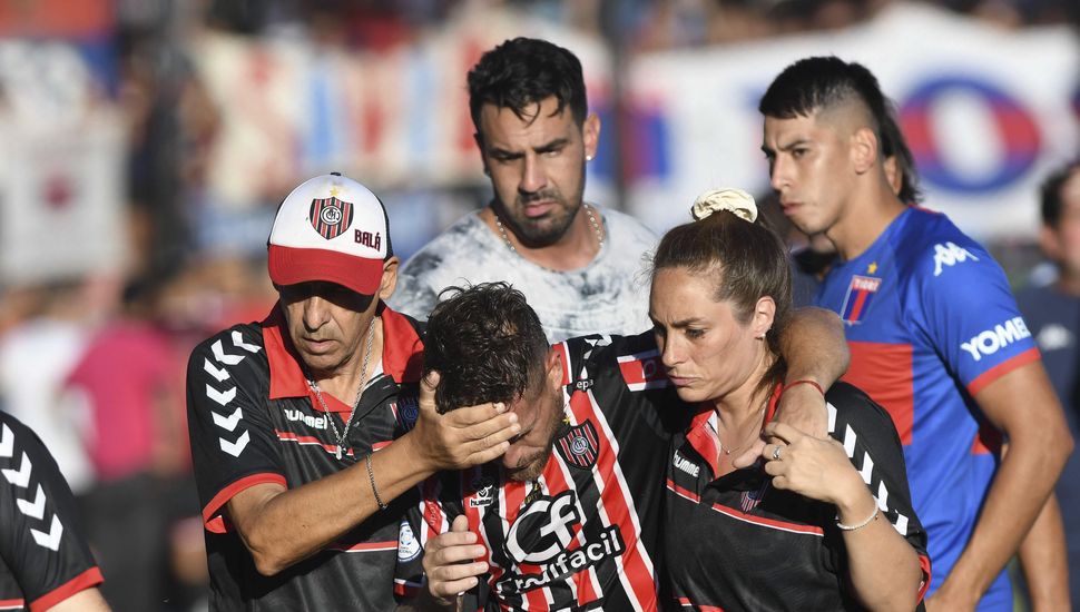 El encuentro entre Tigre y Chacarita fue suspendido por una agresión a un jugador