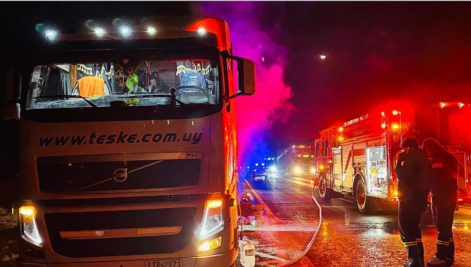 Transportistas colaboraron en la extinción del fuego de un camión en Alfonso