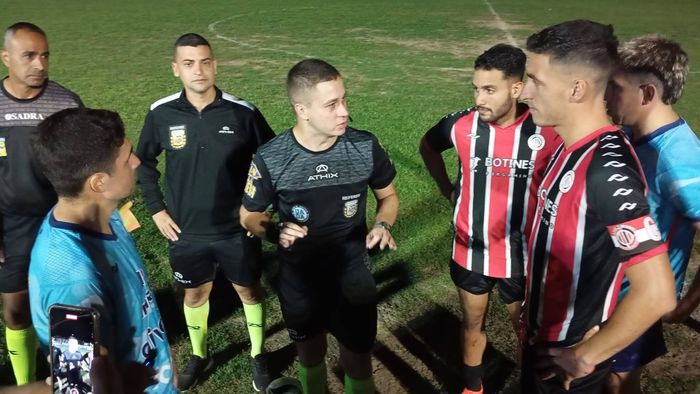 Semifinal: Juventud y Racing se suspendió por un corte de luz y continúa esta noche