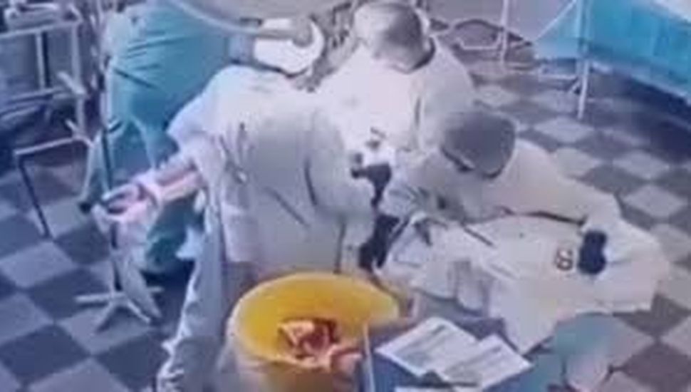 Video: los cirujanos que siguieron operando en medio del terremoto de 8,8 en Rusia