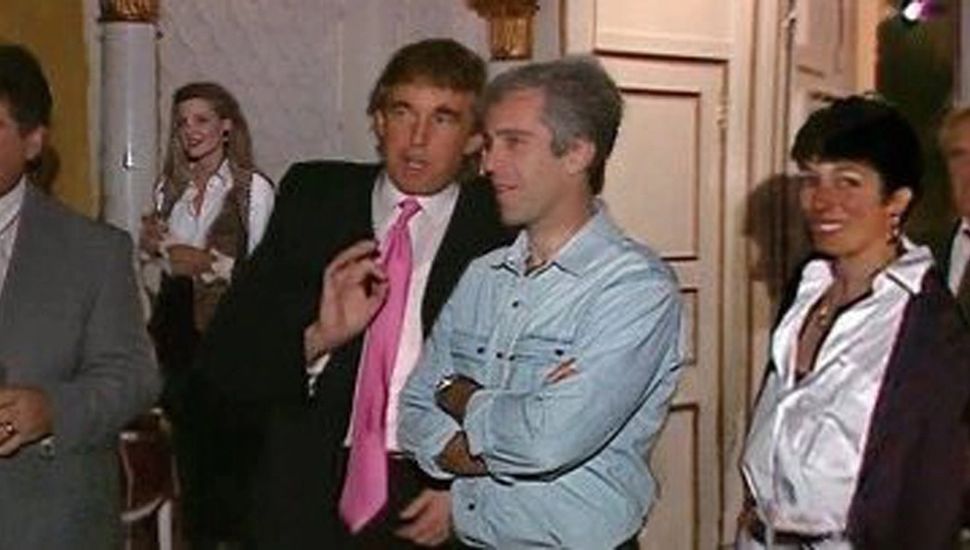 Donald Trump viajó en “al menos ocho” vuelos de Epstein