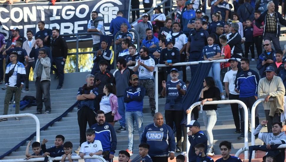 Un muerto tras incidentes entre hinchas de Independiente Rivadavia y la policía de San Luis