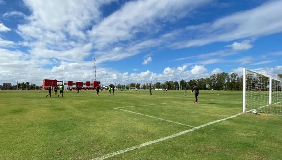 Barras de Independiente "visitaron" a los jugadores