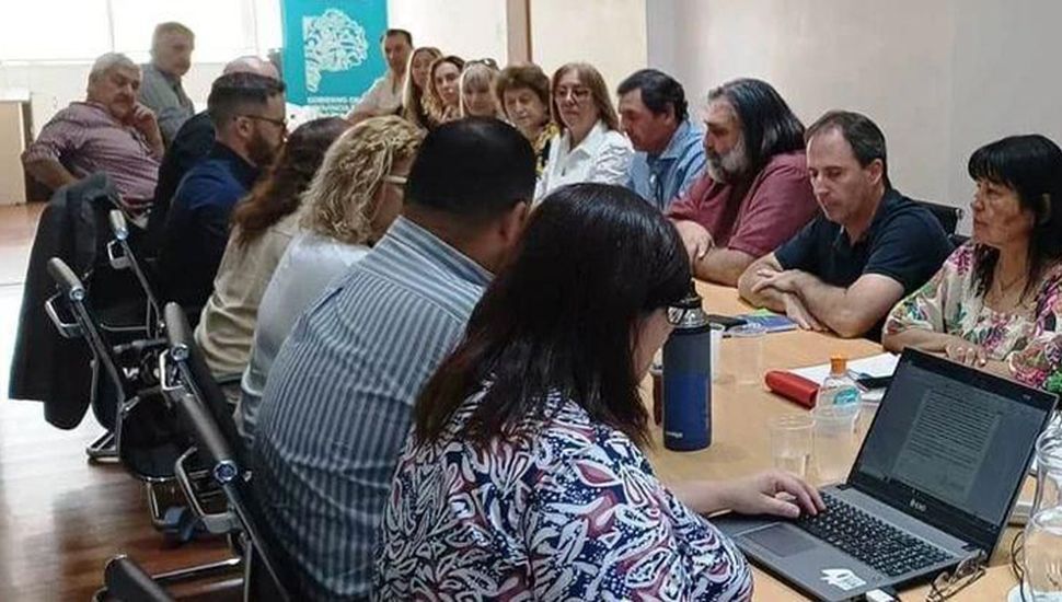 Administrativos llegan al 97% anual y docentes al 103%