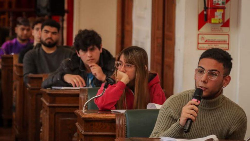Ayer se realizó la segunda sesión del Parlamento Estudiantil en el HCD