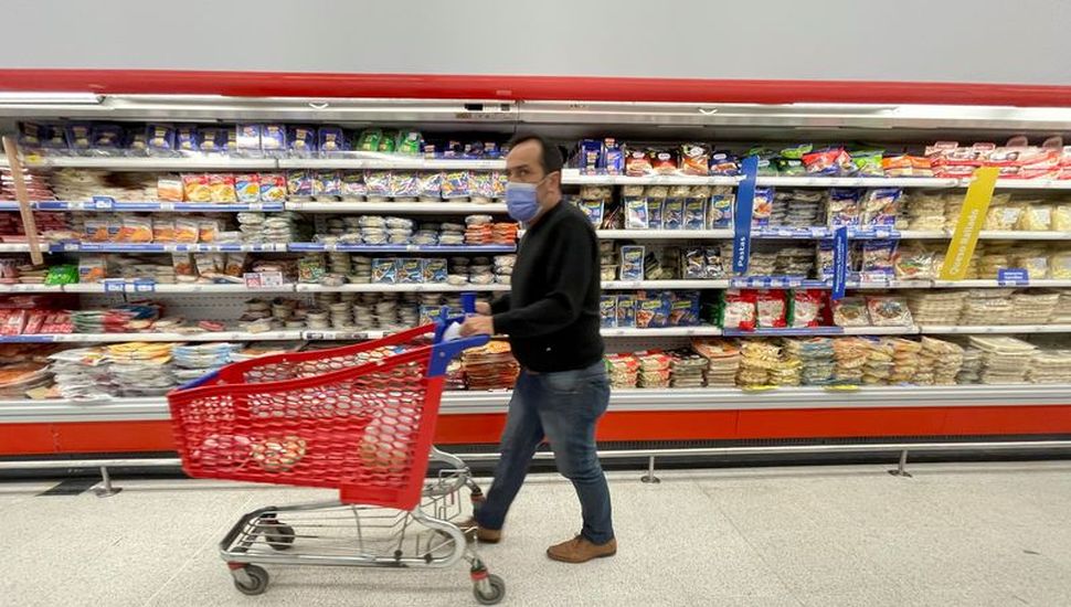 Las ventas en supermercados subieron un 2% en junio