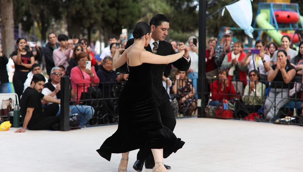 Colón reconoció a los campeones mundiales de Tango Pista