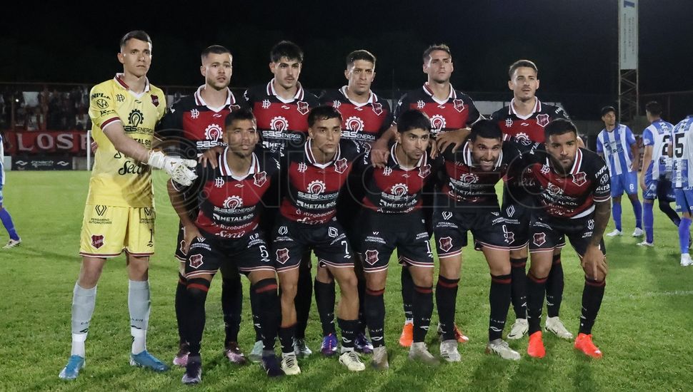 Douglas recibe a Olimpo en un choque clave por el Federal