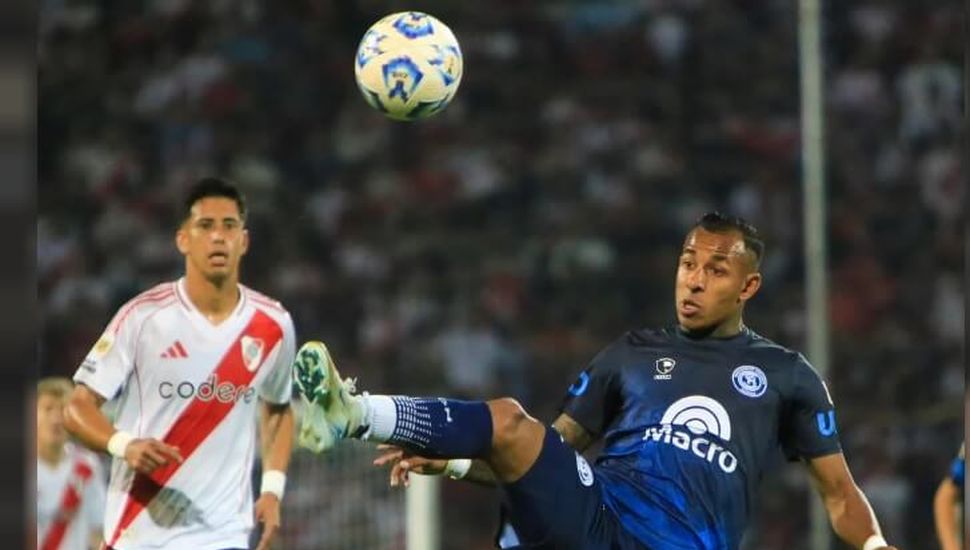 Con un final con escándalo, River perdió con Independiente Rivadavia de Mendoza