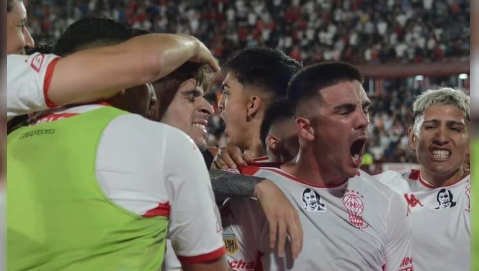 Huracán ganó y es puntero junto a Vélez