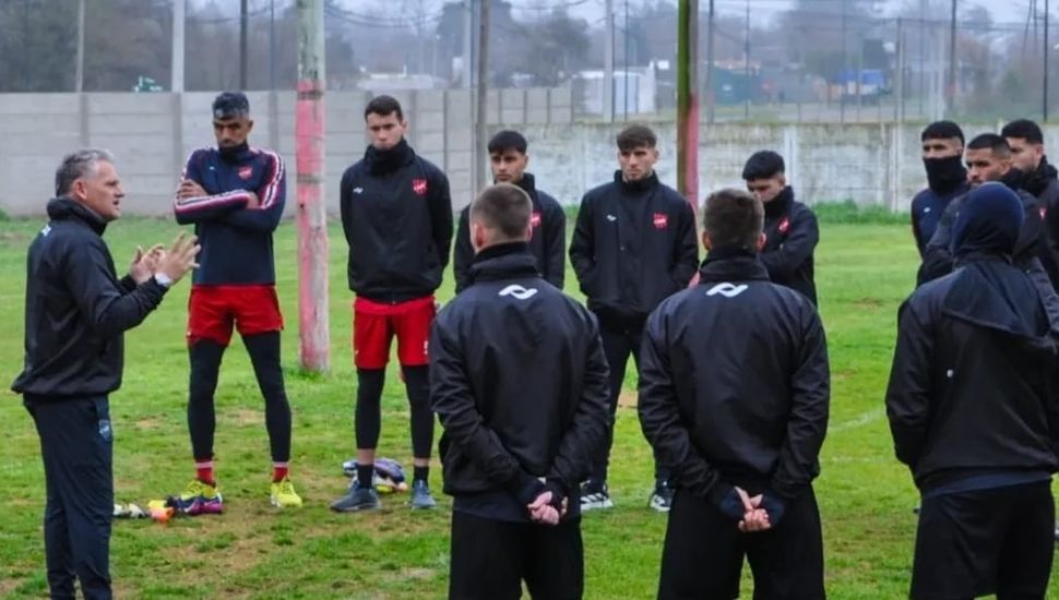 Sebastián Cejas asumió como nuevo entrenador de Douglas