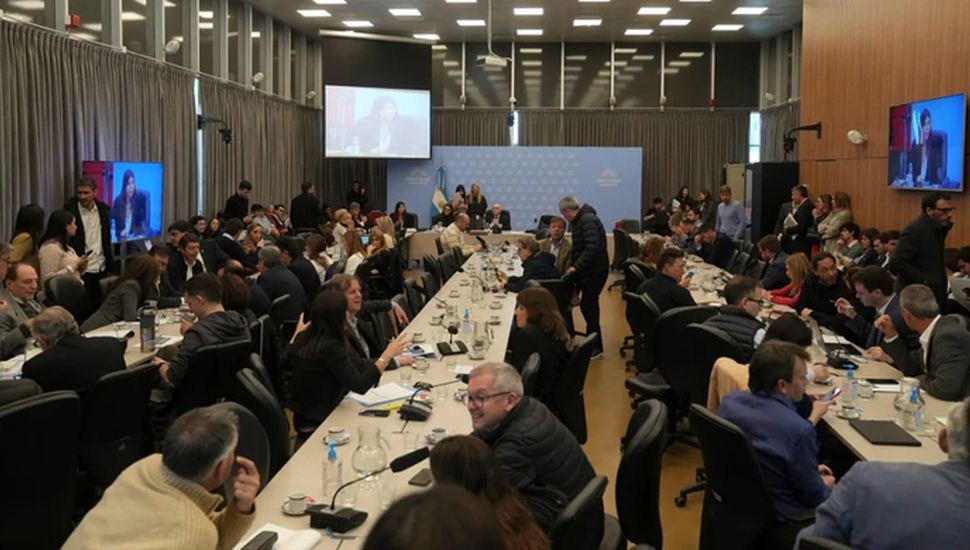 La oposición exige que Caputo explique el swap de US$20.000 millones