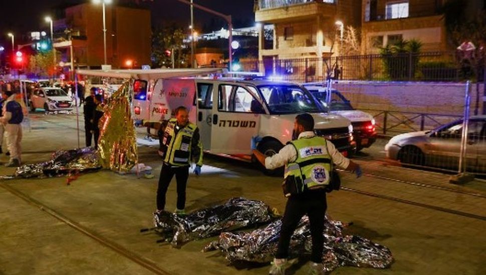 Al menos siete muertes en un atentado a una sinagoga de Jerusalén
