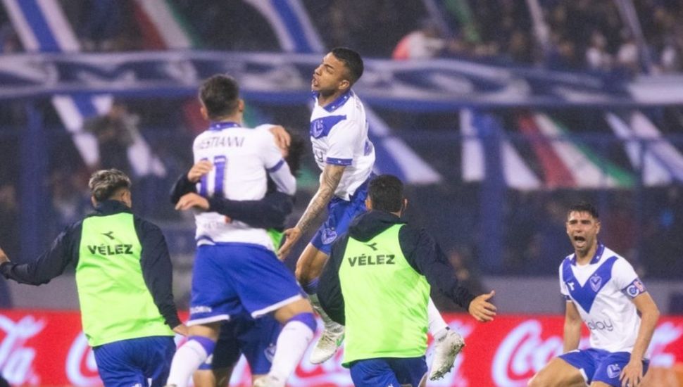 Vélez ganó un partido clave y escapa de la zona de descenso