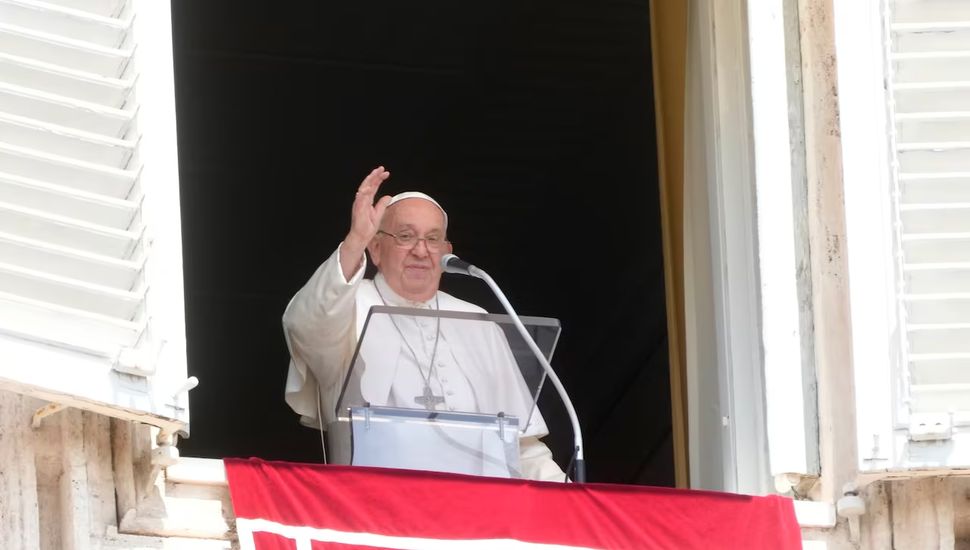 Francisco comienza el viaje más largo de su papado