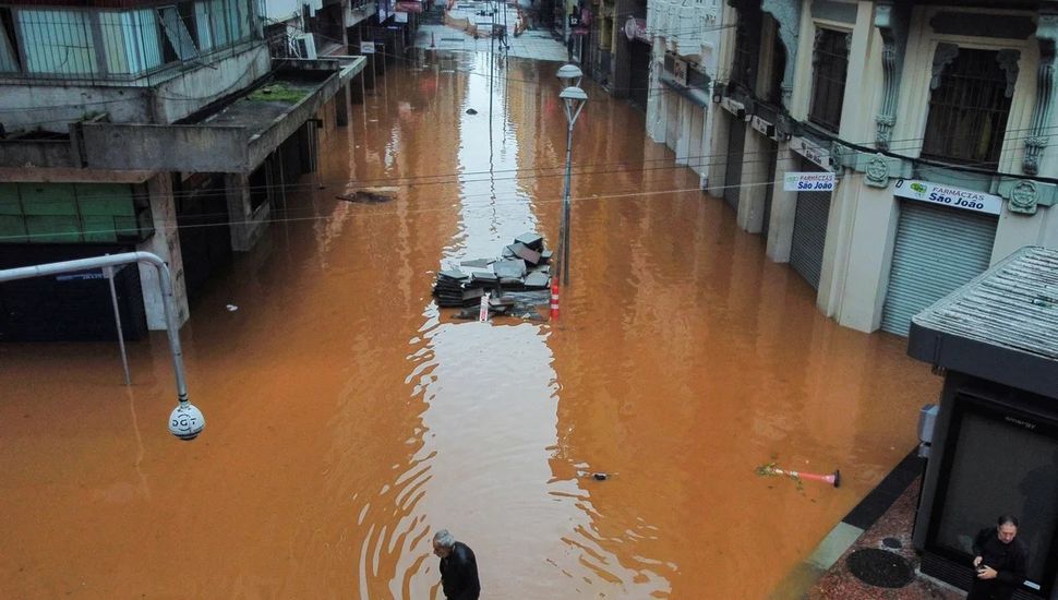 Ascienden a 66 los muertos por las inundaciones en el sur de Brasil