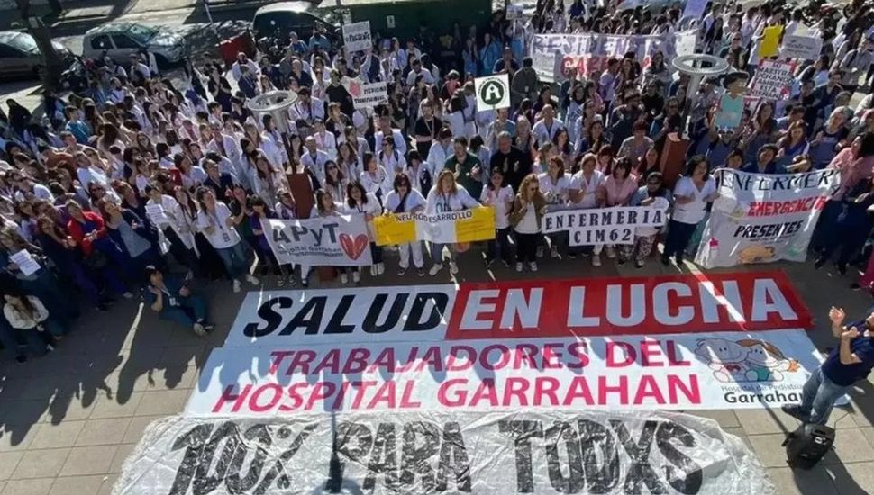 Milei anunció que no aplicará la Ley del Garrahan y los médicos anunciaron un cacerolazo