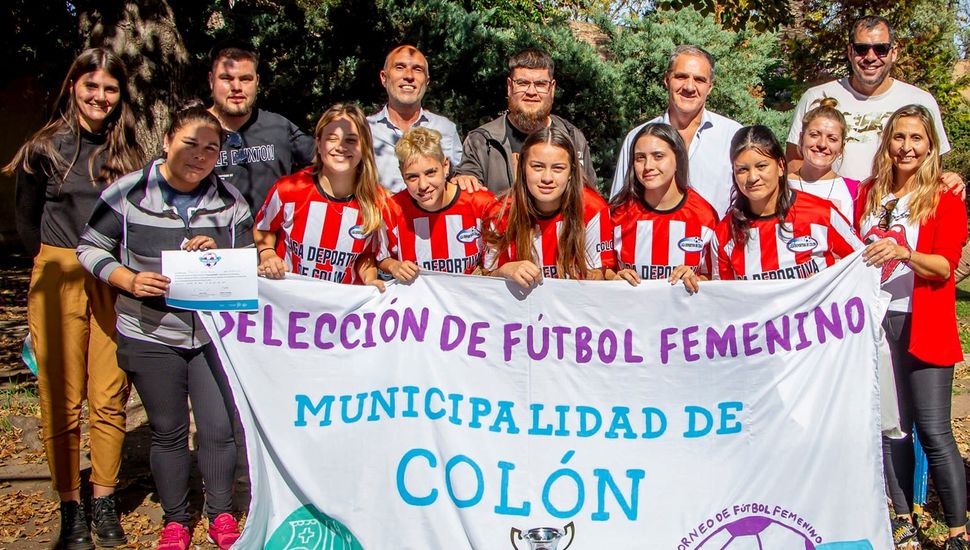 Colón reconoció a su equipo femenino de fútbol