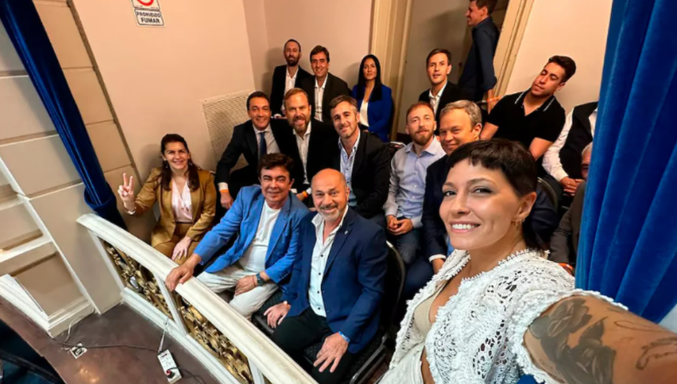 Los intendentes de todos los partidos buscan lugares a horas del cierre de listas