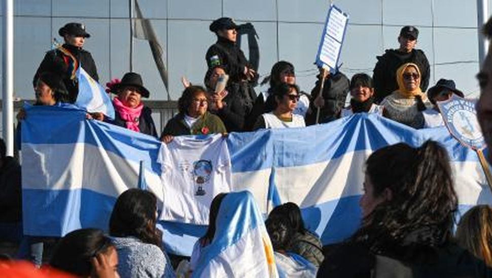 Docentes de Jujuy siguen con el paro por tiempo indeterminado