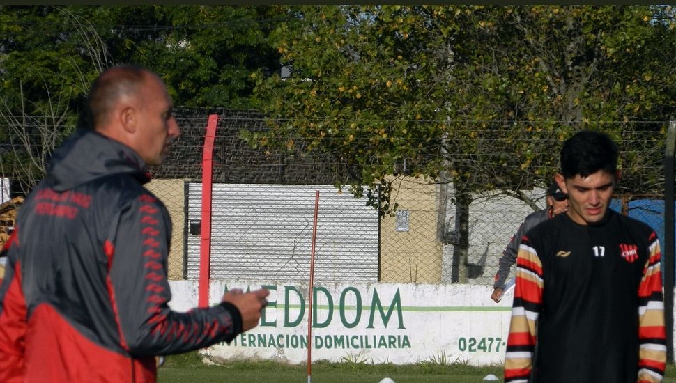 Douglas buscará ser puntero del torneo ante el líder Racing de Córdoba