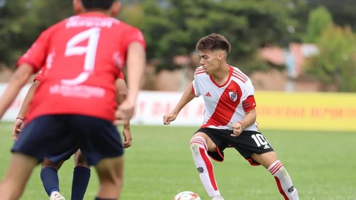 Santiago Espíndola, la promesa rojense que River proyecta para el futuro
