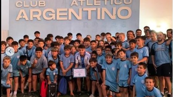 Emotivo recibimiento en Rojas al juvenil Santiago Espíndola