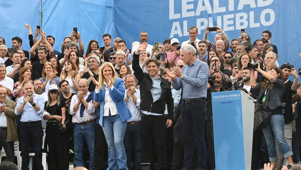 Cerca de la CGT y sin La Cámpora: Kicillof encabezó su acto por el Día de la Lealtad