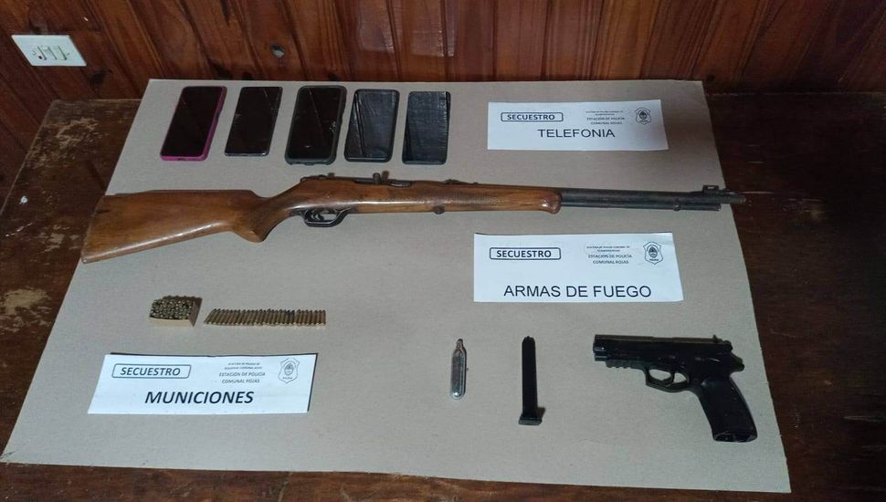 Domingo de tensión en Rojas: policías agredidos, patrulleros dañados, secuestro de armas de fuego y de drogas