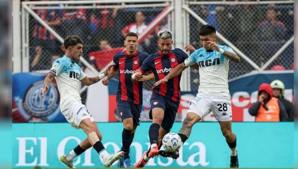 Racing venció a San Lorenzo y se prende en la lucha por el campeonato