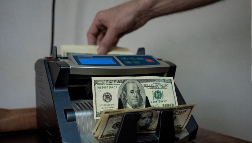 El dólar subió $30 y volvió a superar los $1.400 a pesar del respaldo de EE.UU.