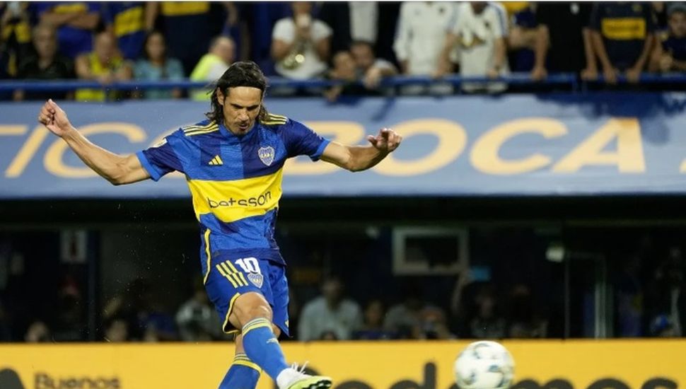 Cavani marcó tres goles para la victoria de Boca ante Belgrano