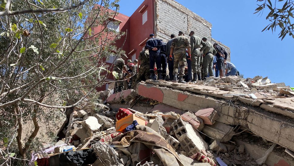 Más de 1.300 muertos tras un potente terremoto