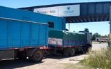 El container que transportaba un camión quedó atascado en el puente "La Virginia"