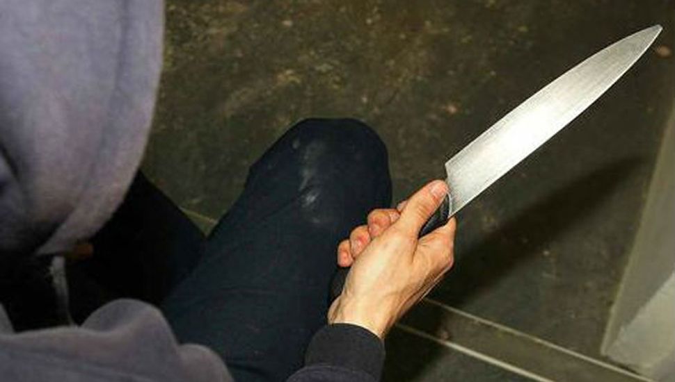 Un hombre amenazó de muerte con una cuchilla a un joven que estaba en el Balneario de Salto