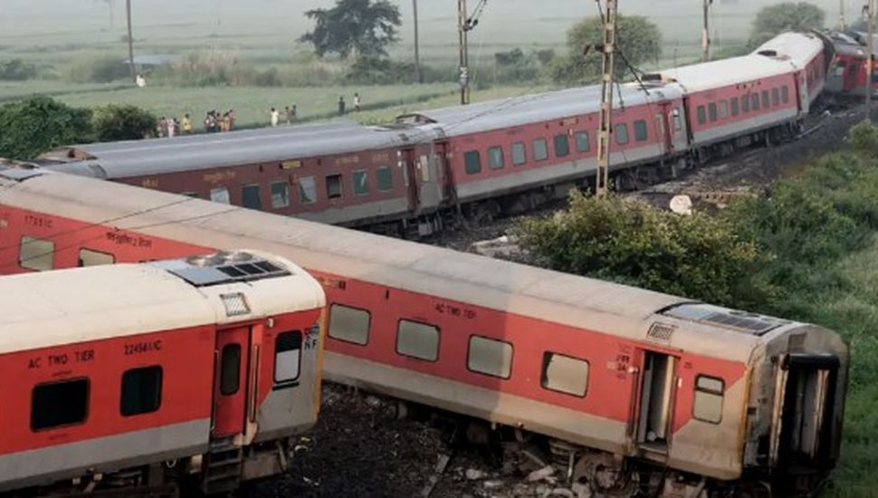 Más de 13 los muertos por un choque de trenes en India