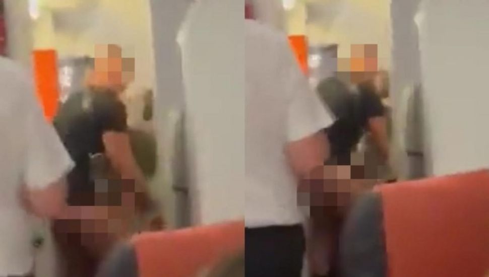 Una pareja fue detenida por tener sexo en el baño de un avión